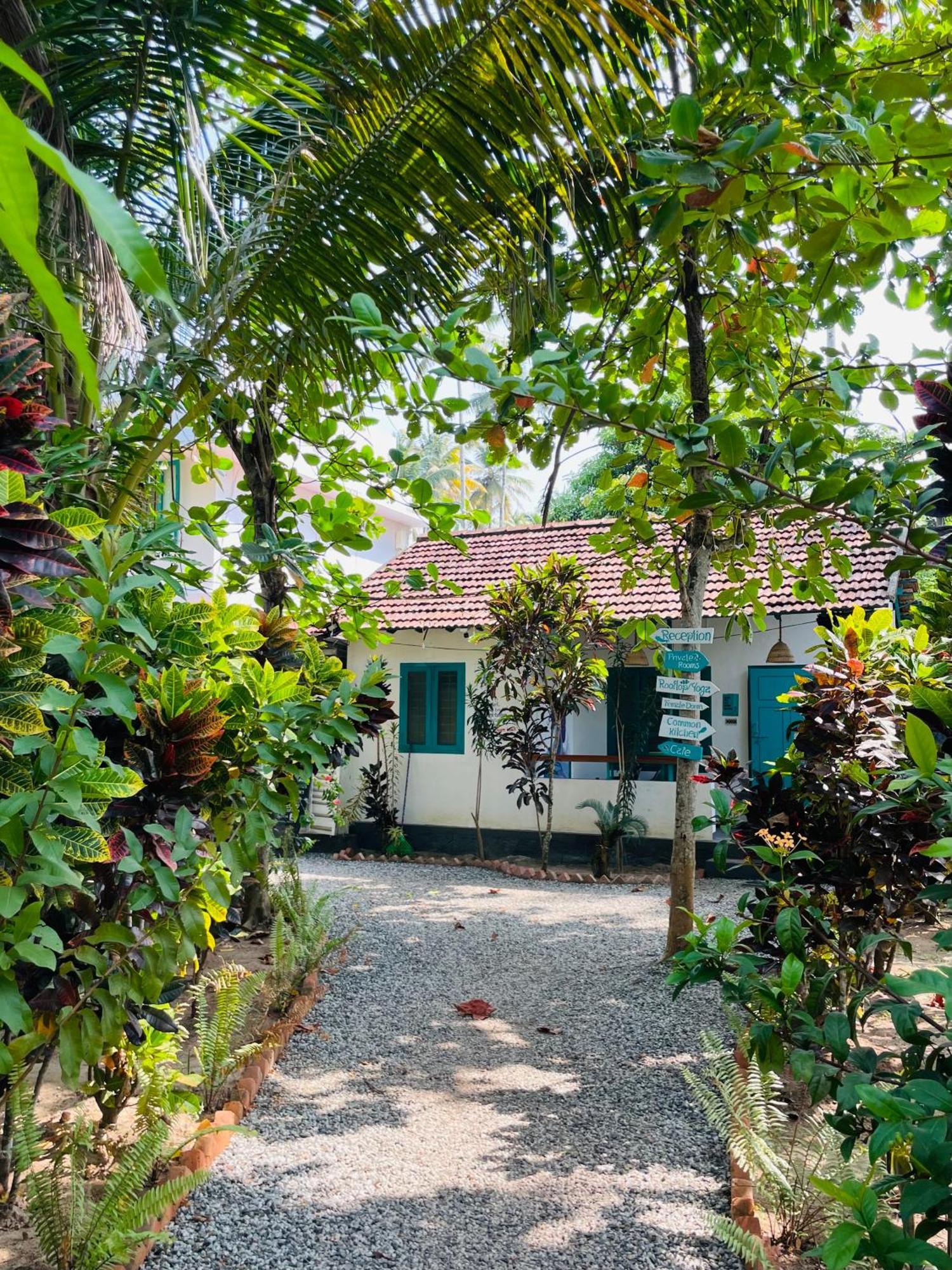 Albergue Cliff & Coral Varkala Exterior foto